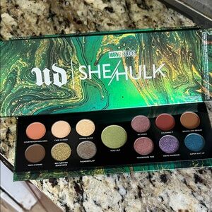 ❄️💜Urban Decay She-Hulk Eyeshadow Palette